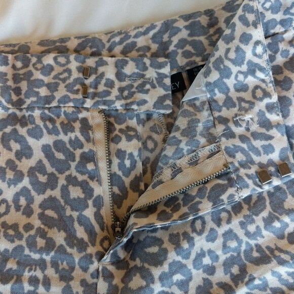 Cynthia Rowley Linen Leopard Shorts - Picture 4 of 13